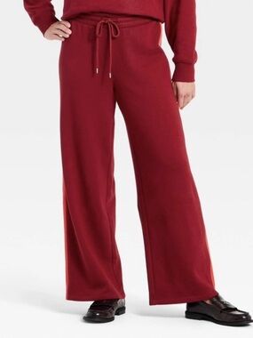 Universal Thread™ Women's Mid-Rise Straight Leg Fleece Pull-On Pants - Maroon L